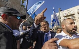 .בן גביר בסיור בשוק מחנה יהודה (צילום: Olivier Ftoussi/Flash90) .בן גביר בסיור בשוק מחנה יהודה (צילום: Olivier Ftoussi/Flash90)