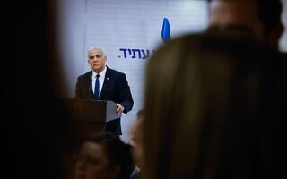 יו"ר האופוזיציה יאיר לפיד בישיבת סיעת יש עתיד, 30 בינואר 2023 (צילום: Olivier Fitoussi/Flash90) יו"ר האופוזיציה יאיר לפיד בישיבת סיעת יש עתיד, 30 בינואר 2023 (צילום: Olivier Fitoussi/Flash90)