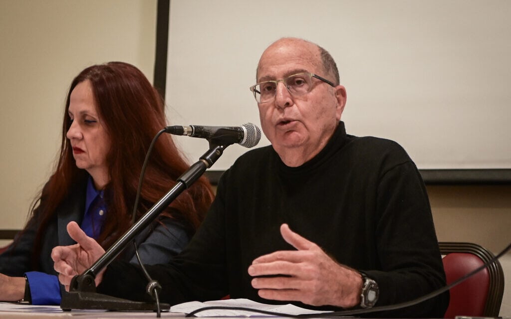 משה יעלון ודינה זילבר במסיבת עיתונאים בנושא המחאה נגד ההפיכה המשטרית. בית ציוני אמריקה, 7 במרץ 2023 (צילום: Avshalom Sassoni/Flash90) משה יעלון ודינה זילבר במסיבת עיתונאים בנושא המחאה נגד ההפיכה המשטרית. בית ציוני אמריקה, 7 במרץ 2023 (צילום: Avshalom Sassoni/Flash90)