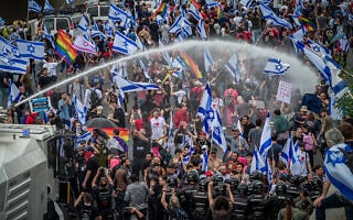 מפגינים חוסמים את נתיבי איילון בתל אביב במהלך “יום השיתוק הלאומי”, 23 במרץ 2023 (צילום: אבשלום ששוני/פלאש90) מפגינים חוסמים את נתיבי איילון בתל אביב במהלך “יום השיתוק הלאומי”, 23 במרץ 2023 (צילום: אבשלום ששוני/פלאש90)