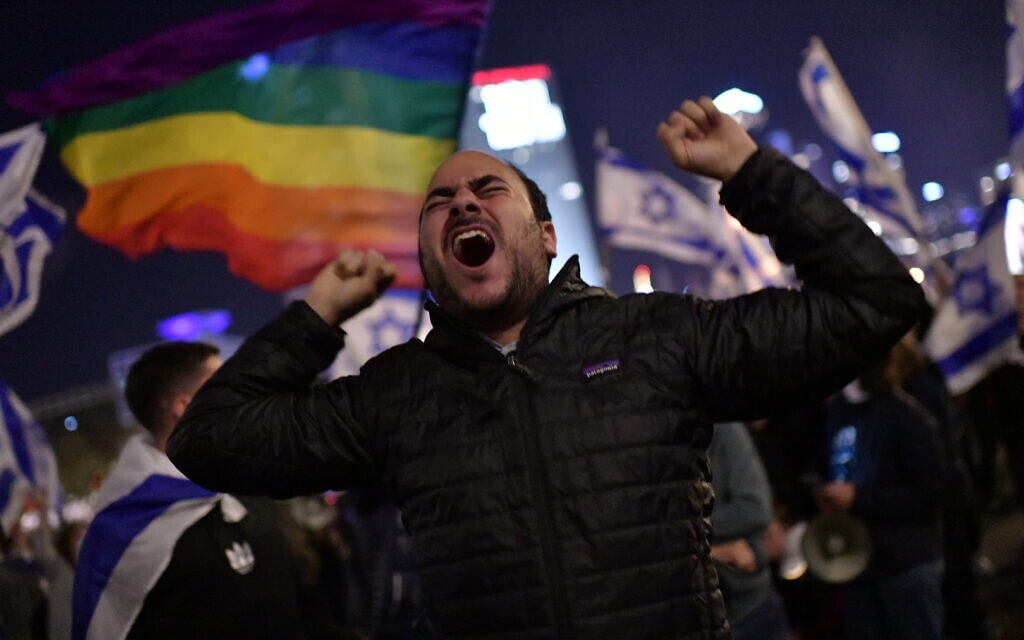 הפגנות באיילון בתל אביב אחרי פיטוריו של שר הביטחון יואב גלנט, 27 במרץ 2023 (צילום: תומר נויברג/פלאש90)