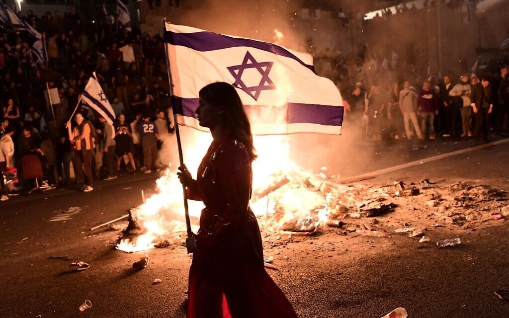 הפגנה נגד המהפכה המשפטית בתל אביב, 26 במרץ 2023 (צילום: Tomer Neuberg/Flash90)