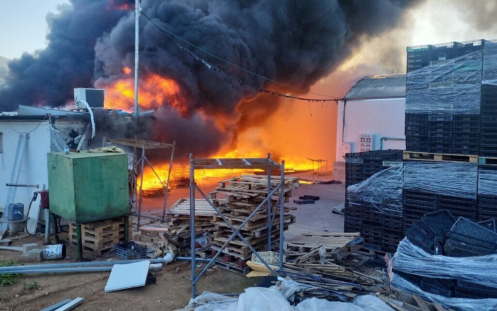 מתחם הפועל תל אביב עולה באש, 5 במרץ 2023 (צילום: שימוש לפי סעיף 27א לחוק זכויות יוצרים)