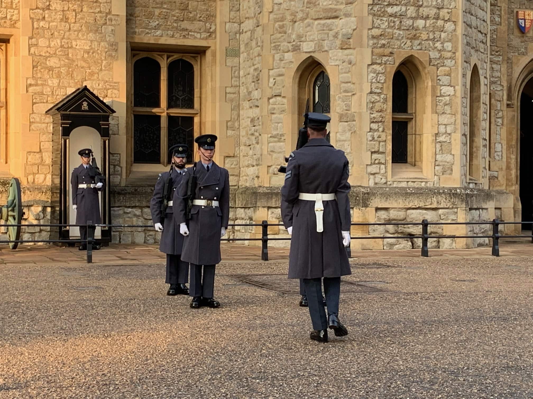 חילופי המשמר במצודת לונדון, 14 בנובמבר 2022 (צילום: אמנדה בורשל־דן)