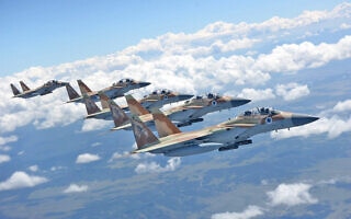 מטוסי F-15I רעם של טייסת 69 ("הפטישים") באוקטובר 2017 (צילום: דובר צה"ל) מטוסי F-15I רעם של טייסת 69 ("הפטישים") באוקטובר 2017 (צילום: דובר צה"ל)