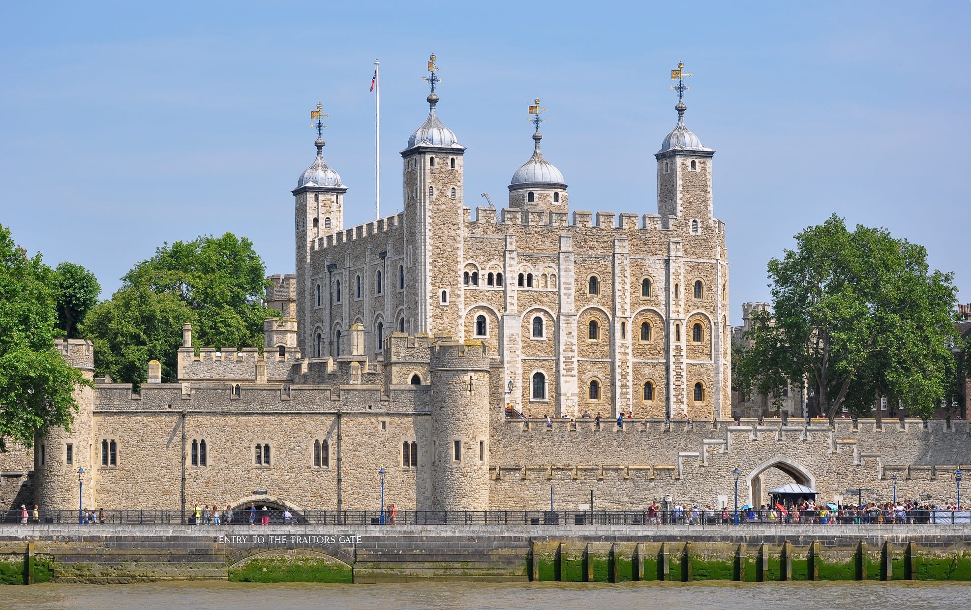 Tower_of_London_viewed_from_the_River_Thames (צילום: Bob Collowan/Commons/CC-BY-SA-4.0)