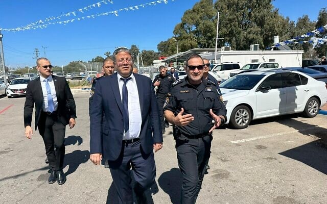 השר לביטחון לאומי איתמר בן גביר יחד עם מפכ"ל המשטרה רנ"צ קובי שבתאי, 9 במרץ 2023 (צילום: דוברות השר) השר לביטחון לאומי איתמר בן גביר יחד עם מפכ"ל המשטרה רנ"צ קובי שבתאי, 9 במרץ 2023 (צילום: דוברות השר)