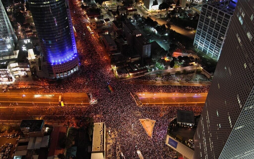 הפגנה נגד המהפכה המשפטית ברחוב קפלן בתל אביב. 17 במרץ 2023 (צילום: איתר ארבל / מחאת קפלן)