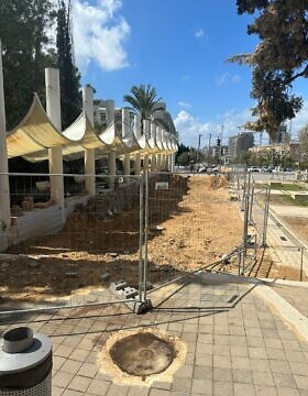ככר אנטין בכניסה לאונ&#039; תל אביב. מרץ 2023 (צילום: דוברות בל&quot;ד)