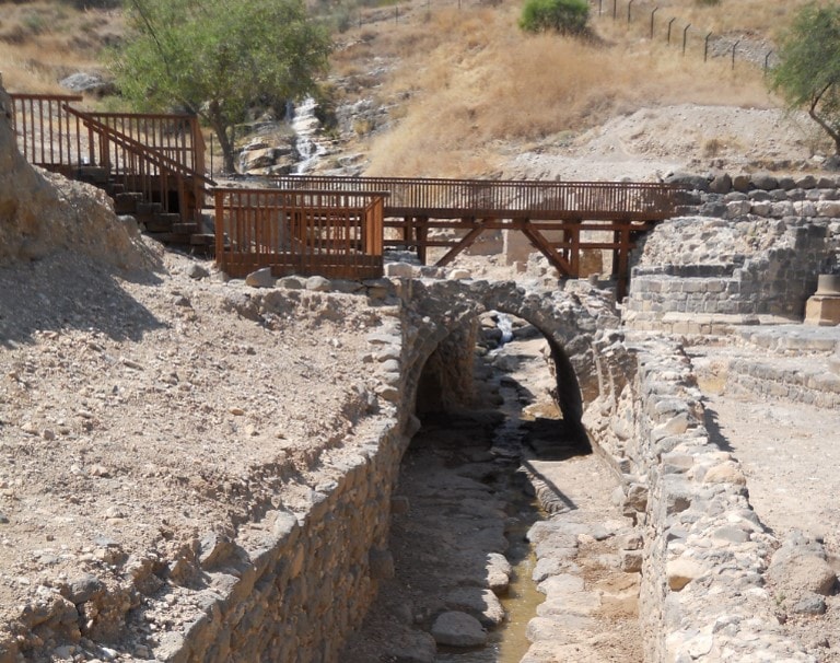 שער העיר טבריה הקדומה בגן הארכיאולוגי (צילום: רשות העתיקות)