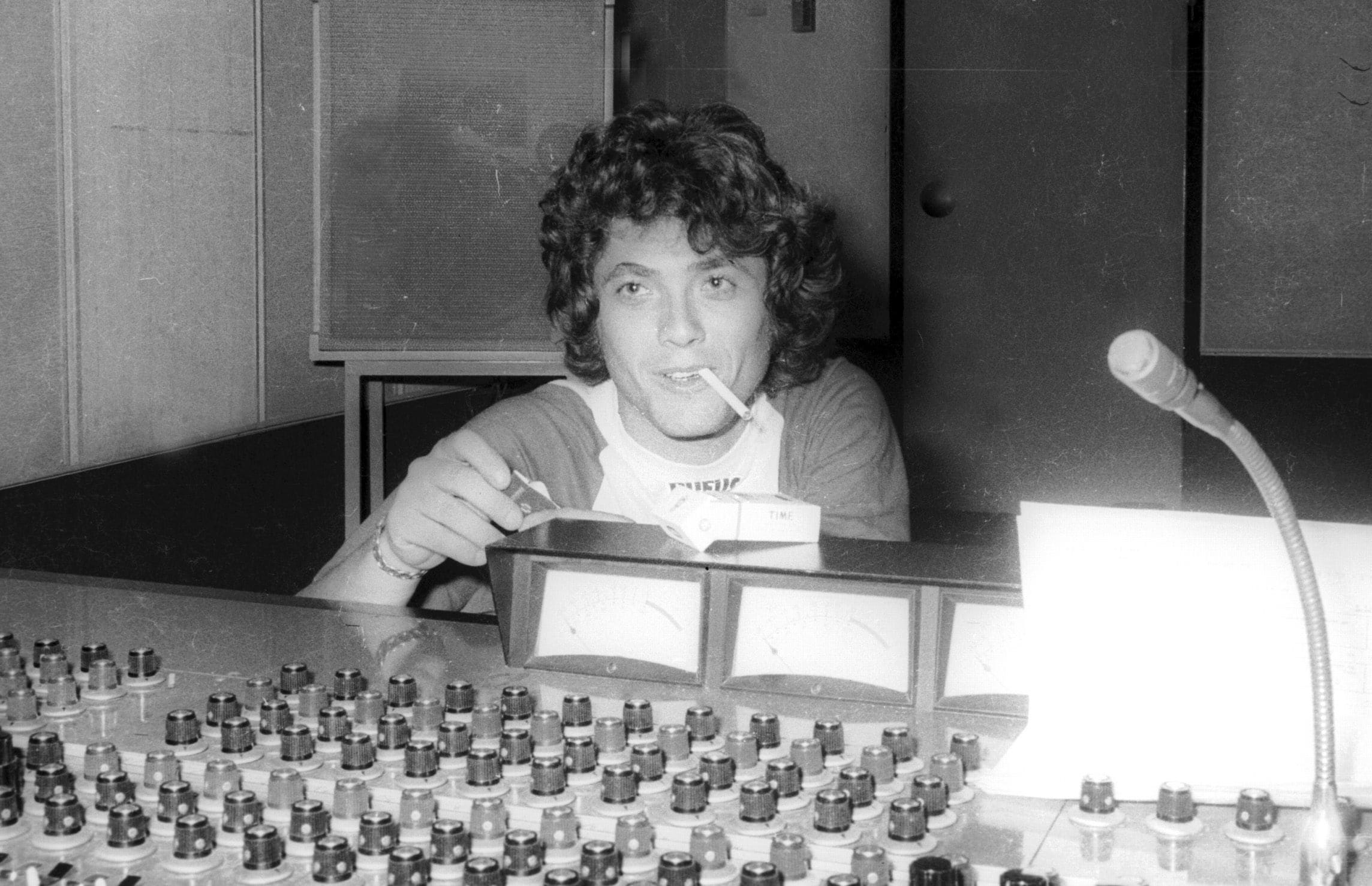 שלמה ארצי באולפן ההקלטות במרץ 1975 (צילום: שלמה סתר, אוסף דן הדני, הספרייה הלאומית)
