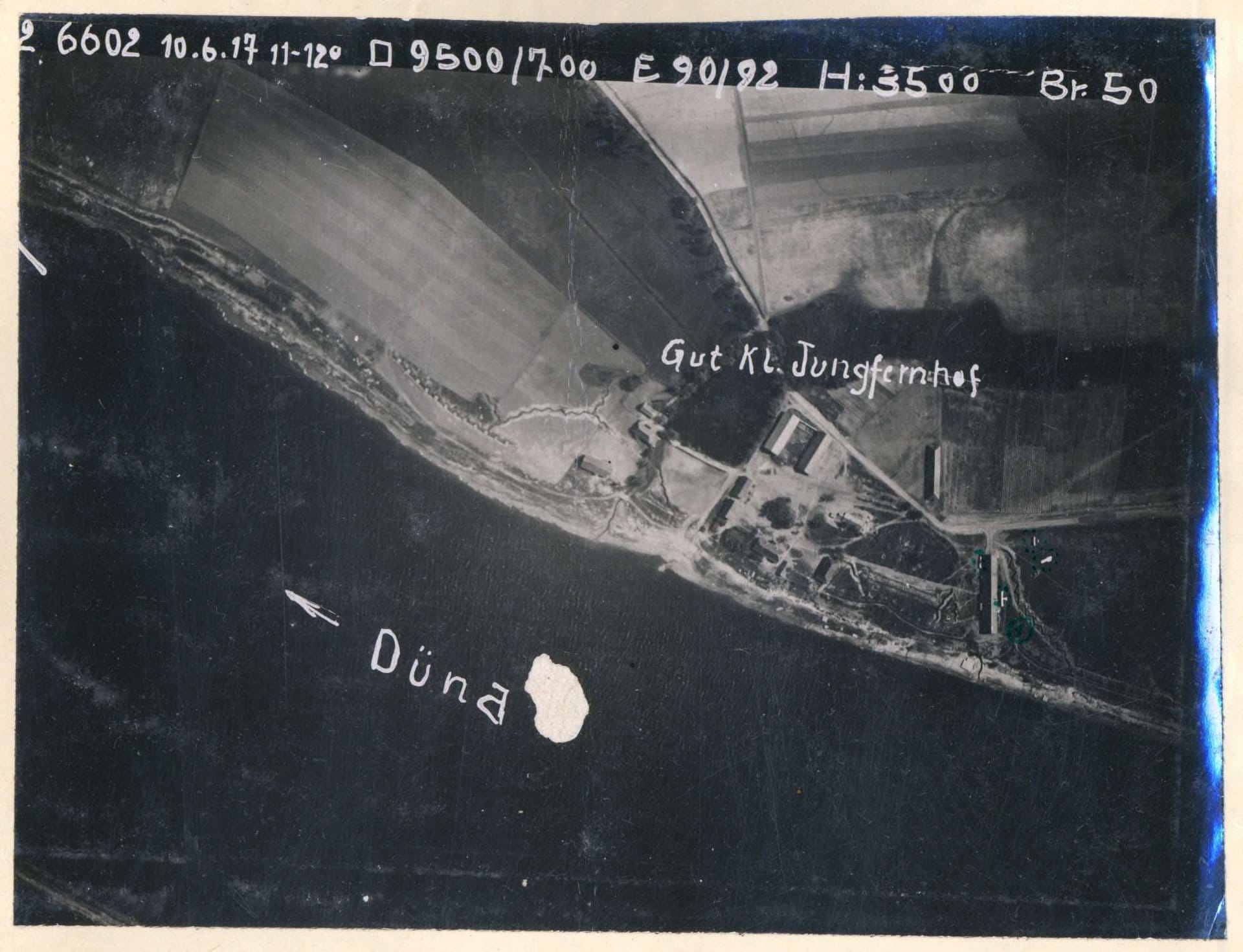 מבט אווירי על יונגפרנהוף מתקופת מלחמת העולם השנייה (צילום: The Locker of Memory/קארן פרוסטיג)