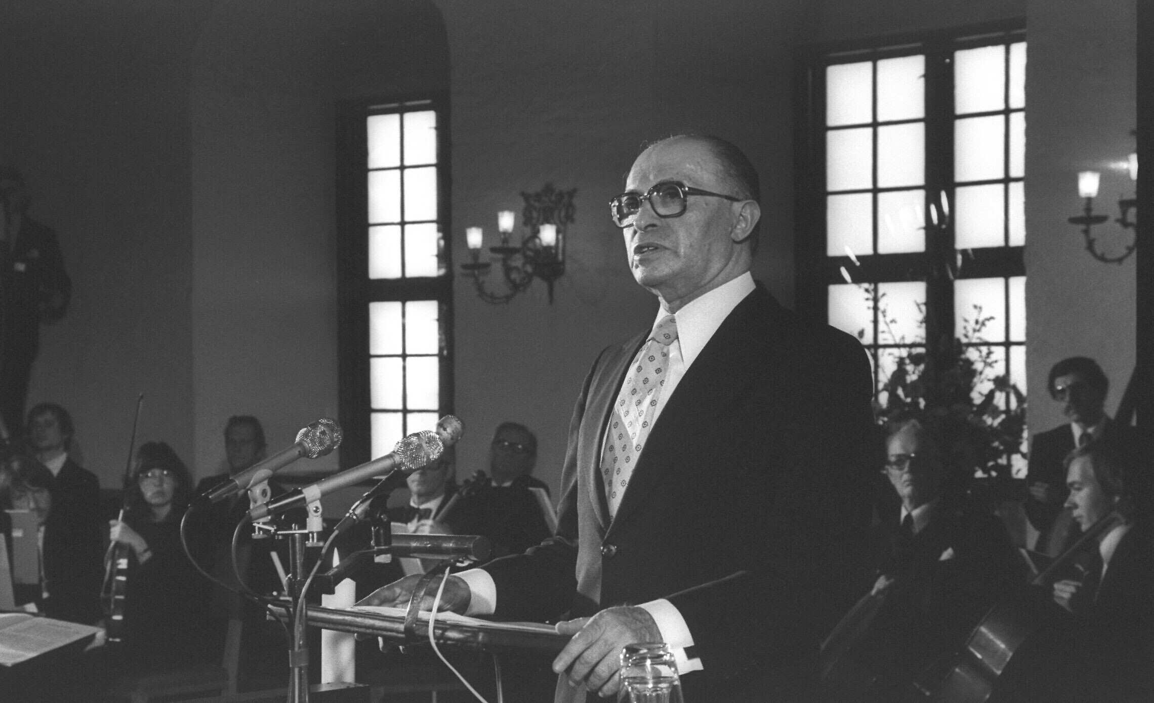 ראש הממשלה לשעבר מנחם בגין נושא דברים אחרי שהוענק לו פרס נובל, אוסלו, 1978 (צילום: MILNER MOSHE, לע"מ)