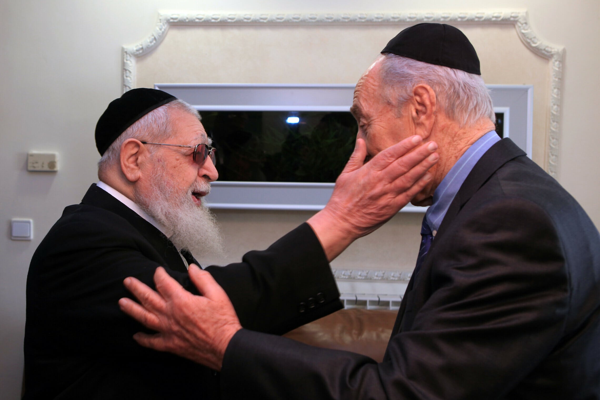 נשיא המדינה שמעון פרס והרב עובדיה יוסף ב-2009 (צילום: קובי גדעון/פלאש90)