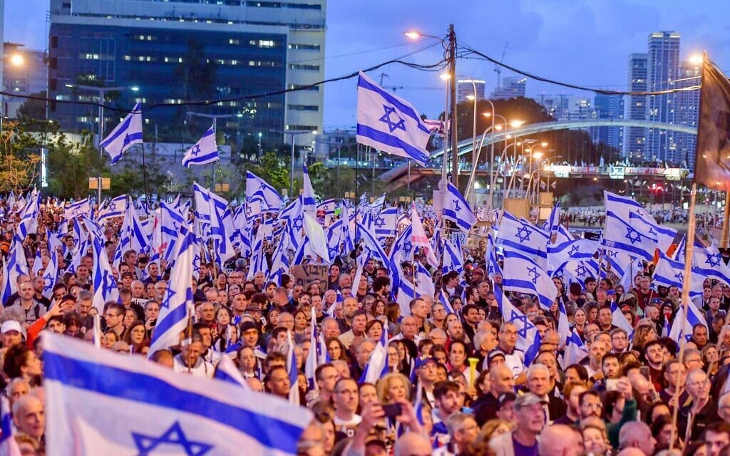 Thousands of Israelis protest against the planned judicial overhaul in Tel Aviv, on April 29, 2023. Photo by Avshalom Sassoni/Flash90 *** Local Caption ***
דגלי
ישראל
מחאה
הפגנה
מהפכה
משפטית
רפורמה Thousands of Israelis protest against the planned judicial overhaul in Tel Aviv, on April 29, 2023. Photo by Avshalom Sassoni/Flash90 *** Local Caption ***
דגלי
ישראל
מחאה
הפגנה
מהפכה
משפטית
רפורמה