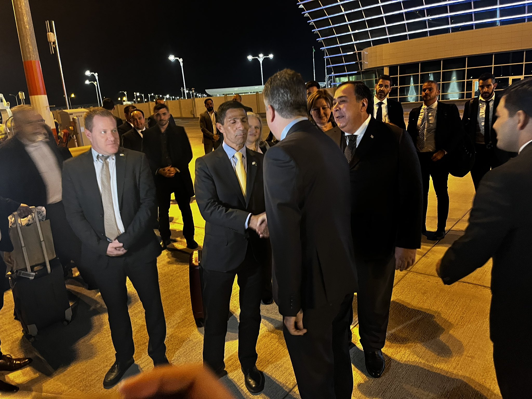 שר החוץ אלי כהן לוחץ את ידו של גריר ישראל בטורקמניסטן איסמעיל חאלדי , 19 באפריל 2023 (צילום: טל שניידר)