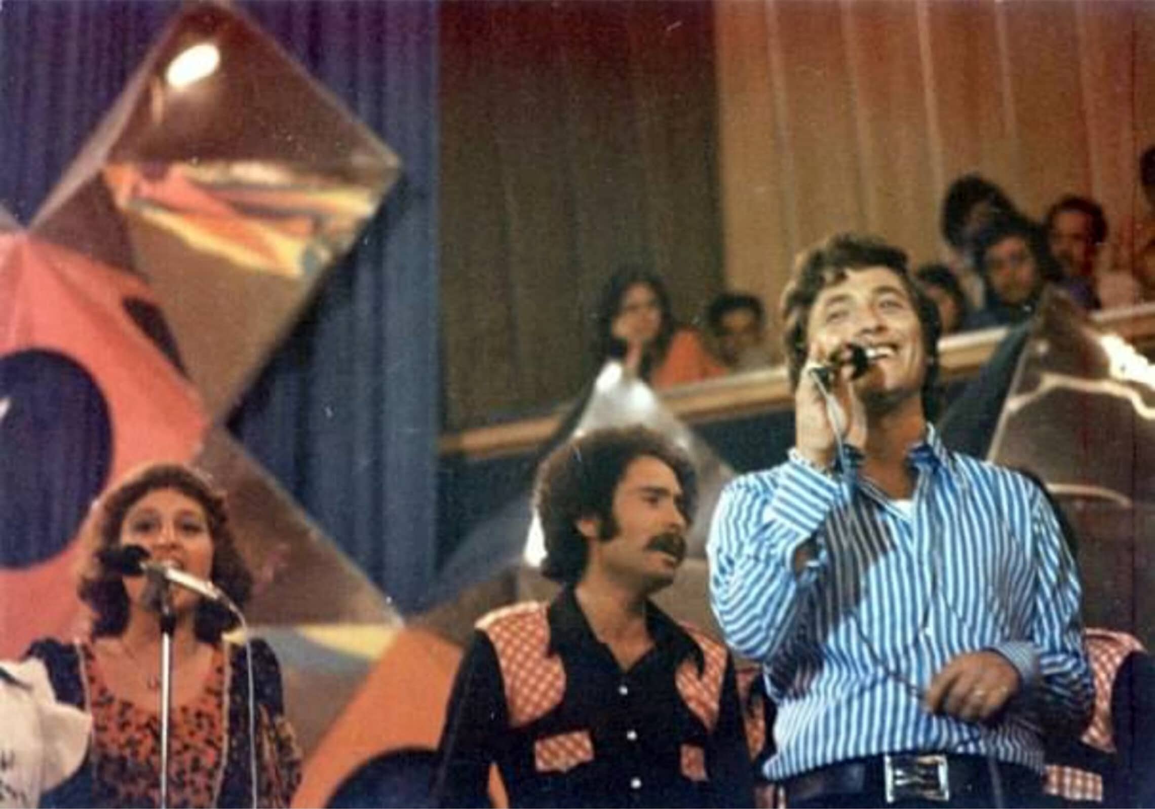 שלמה ארצי מופיע עם &quot;שיר בבוקר בבוקר&quot; בפסטיבל הזמר 1973 (צילום: אמיתי לבון)