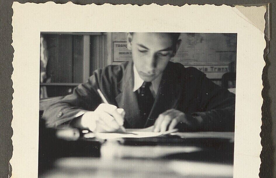 פרידל יופה עובד כפקיד במשרד הברלינאי של אדלר ואופנהיימר, 1936 (צילום: באדיבות דברה יפה)
