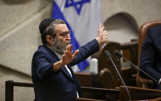 ח״כ משה גפני נואם במליאה, 22 במאי 2023 (צילום: דוברות הכנסת - נועם מושקוביץ׳) ח״כ משה גפני נואם במליאה, 22 במאי 2023 (צילום: דוברות הכנסת - נועם מושקוביץ׳)