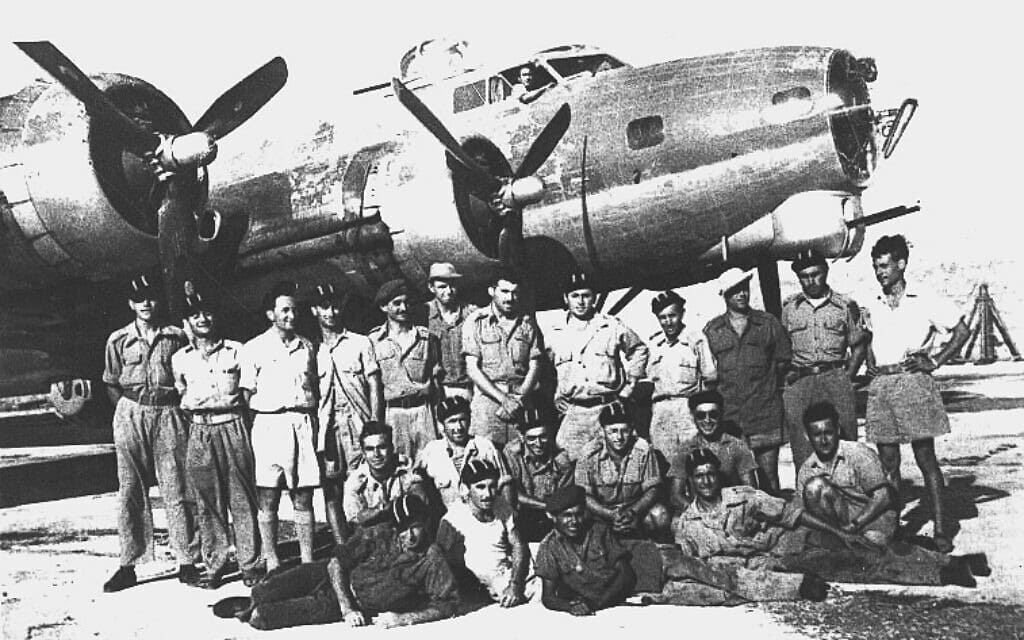 הקמת הטייסת הראשונה של צה&#8221;ל, 1948 (צילום: ארכיון משרד הביטחון)