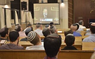 אילוסטרציה: תלמידים בישיבת “מעלה אליהו” בתל אביב. למצולמים אין קשר לכתבה (צילום: עמוד הפייסבוק ישיבת תל אביב "מעלה אליהו") אילוסטרציה: תלמידים בישיבת “מעלה אליהו” בתל אביב. למצולמים אין קשר לכתבה (צילום: עמוד הפייסבוק ישיבת תל אביב "מעלה אליהו")