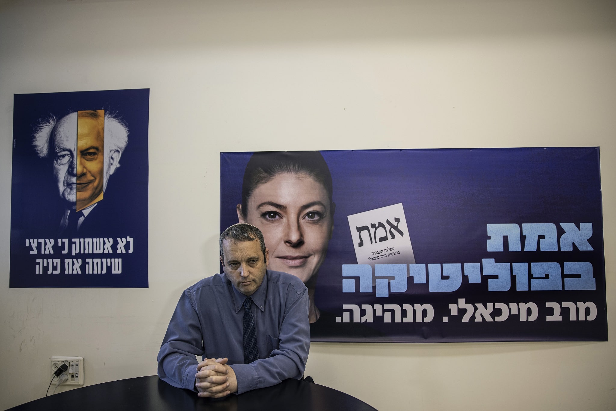 גלעד קריב במטה מפלגת העבודה בתל אביב, 17 במרץ 2021 (צילום: AP Photo/Tsafrir Abayov)