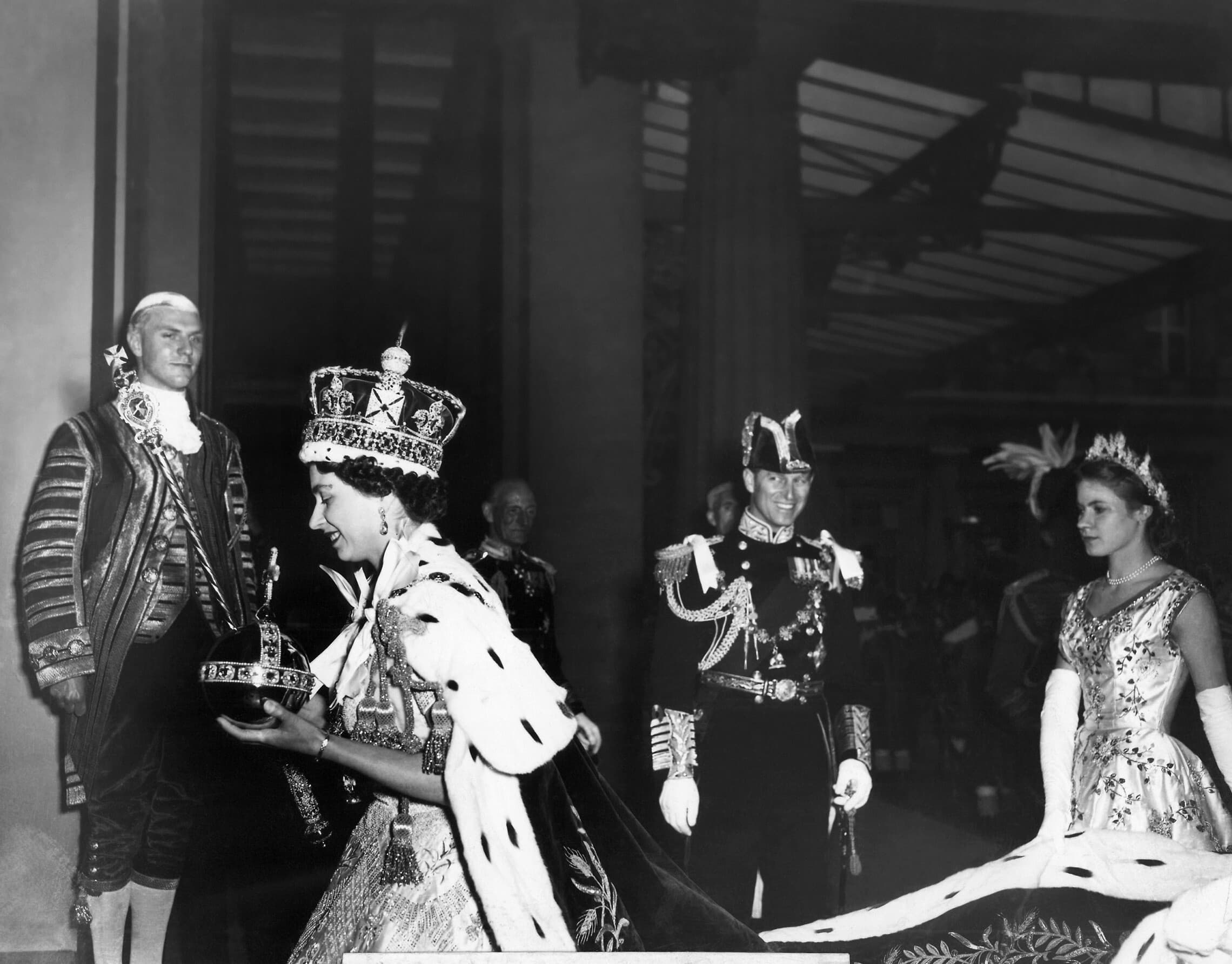 המלכה אליזבת השנייה לאחר טקס ההכתרה, 2 ביוני 1953 (צילום: Pool via AP, File)