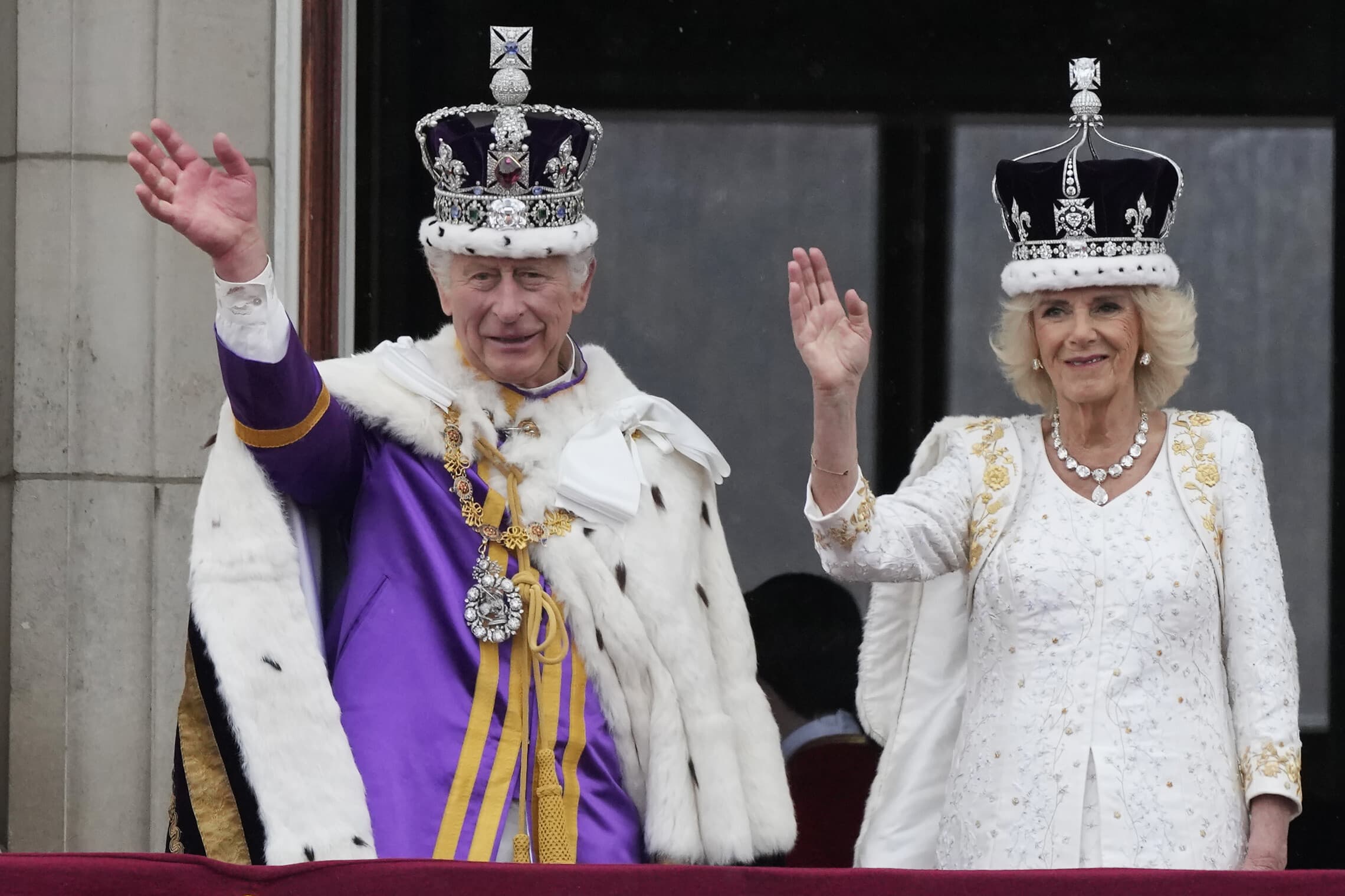 המלך צ&#039;ארלס השלישי והמלכה קמילה, 6 במאי 2023 (צילום: AP Photo/Frank Augstein)