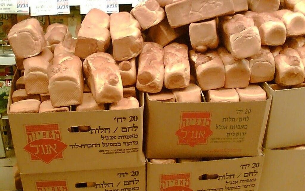 לחמים של מאפיית אנג'ל (צילום: דוד שי, פורסם בוויקיפדיה ואושר לשימוש הוגן) לחמים של מאפיית אנג'ל (צילום: דוד שי, פורסם בוויקיפדיה ואושר לשימוש הוגן)