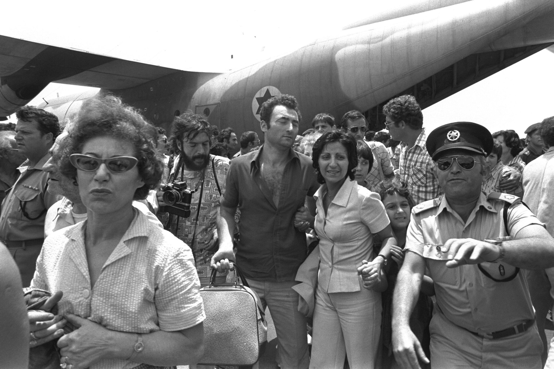 חזרתם של החטופים ששוחררו במבצע אנטבה, 4 ביולי 1976 (צילום: משה מילנר/לע&quot;מ)