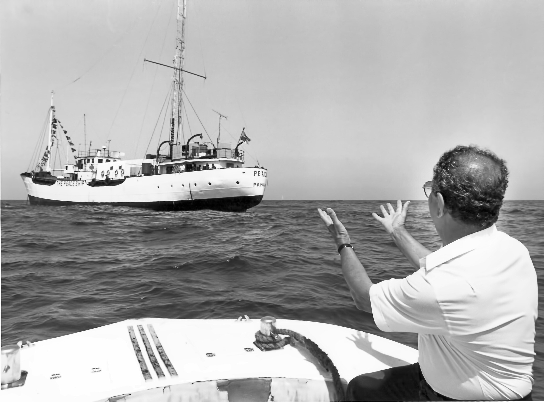אייבי נתן וספינת השלום ב-1988 (צילום: משה שי/פלאש90)