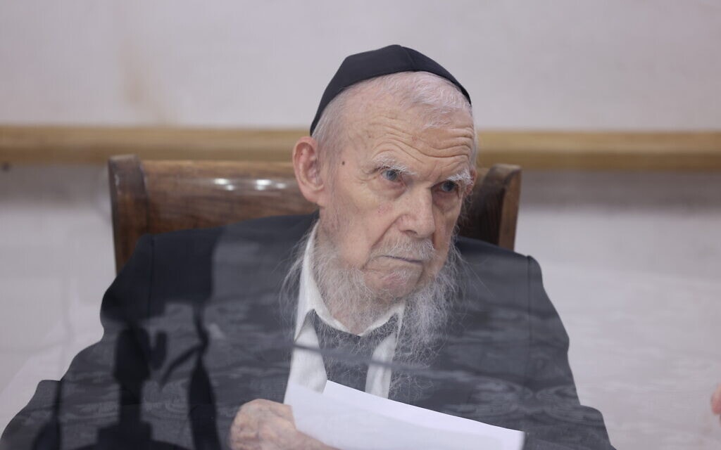 הרב גרשון אדלשטיין בביתו בבני ברק, 14 בפברואר 2023 (צילום: דוד כהן/פלאש90)