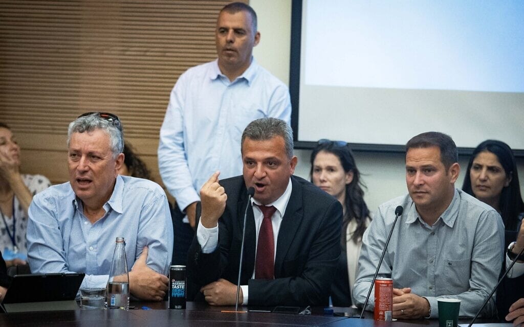 ראש עיריית רמת גן כרמל שאמה הכהן (במרכז) בדיון בוועדת הכספים של הכנסת בחוק הארנונה, 14 במאי 2023 (צילום: אורן בן חקון/פלאש90)