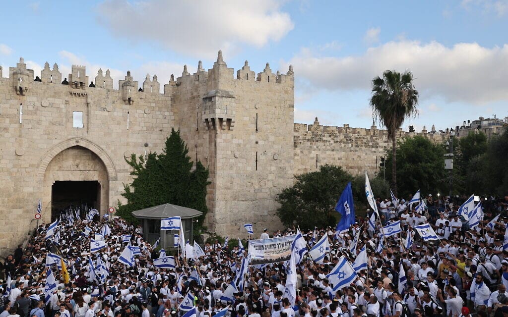 משתתפי מצעד הדגלים בשכר שכם בירושלים, 18 במאי 2023 (צילום: יונתן זינדל/פלאש 90)