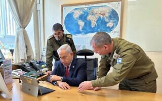 בנימין נתניהו עוקב אחר התקיפה בעזה, 10 במאי 2023 (צילום: חיים צח/לע"מ) בנימין נתניהו עוקב אחר התקיפה בעזה, 10 במאי 2023 (צילום: חיים צח/לע"מ)