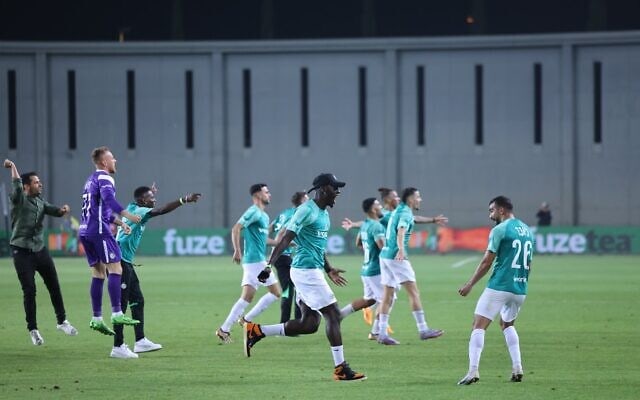 מכבי חיפה בכדורגל זוכה באליפות, 15 במאי 2023 (צילום: חשבון הטוויטר של מכבי חיפה) מכבי חיפה בכדורגל זוכה באליפות, 15 במאי 2023 (צילום: חשבון הטוויטר של מכבי חיפה)