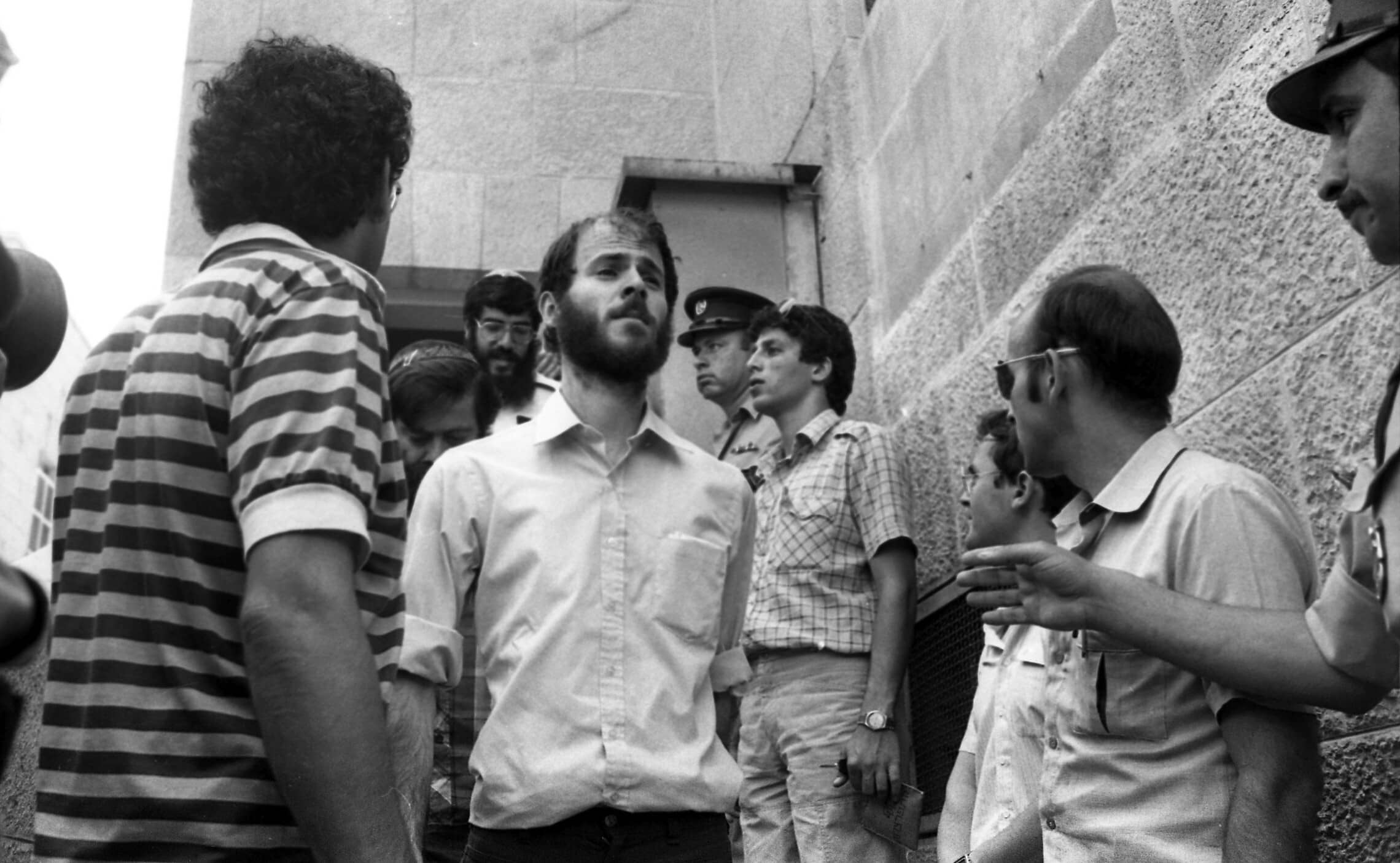 חגי סגל, בן 27 בעת מעצרו ב-1984 בהתנחלות עופרה (צילום: זאב אקרמן, IPPA, ארכיון דן הדני, הספרייה הלאומית)
