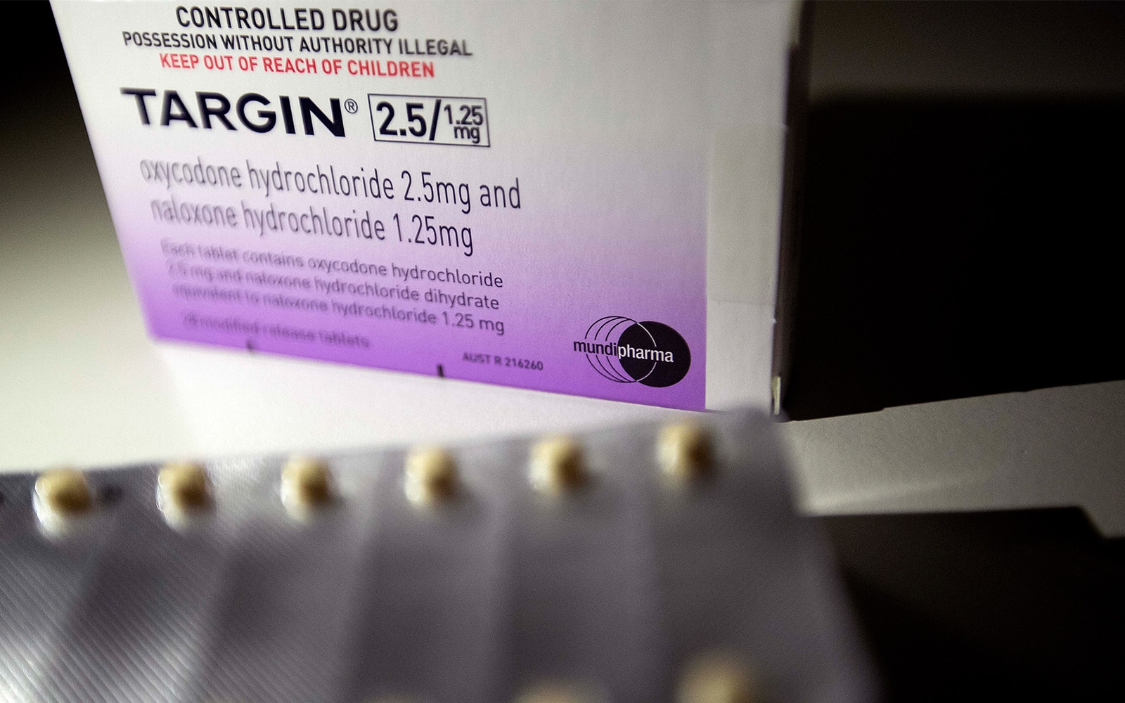 קופסה של התרופה האופיואידית טרגין, המיוצרת על ידי חברת מונדיפארמה (צילום: AP Photo/David Goldman)