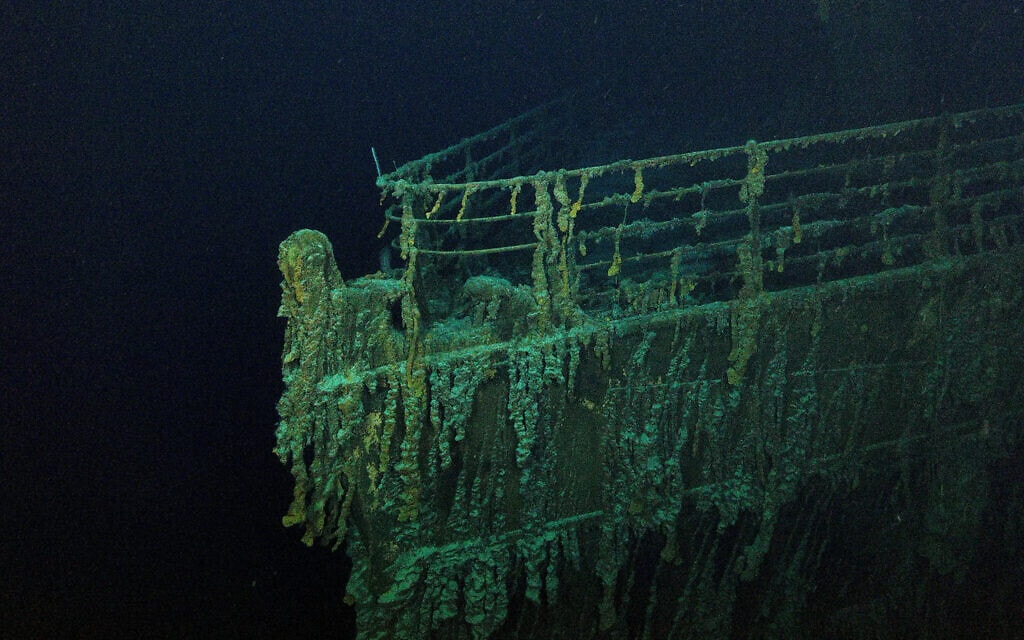 שרידי הטיטאניק על רצפת האוקיינוס כפי שהם נראים בצוללת התיירים שלOceanGate Expeditions (צילום: OceanGate Expeditions)