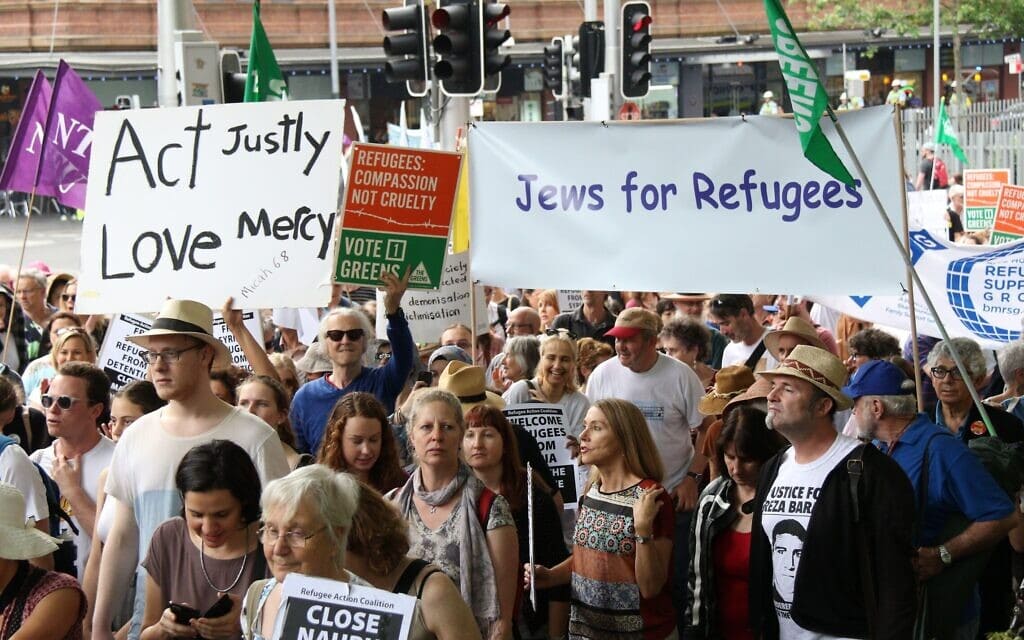 צעדה של יהודי אוסטרליה למען פליטים ב-2015 (צילום: Richard Milnes / Alamy)