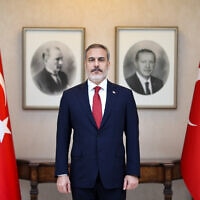 שר החוץ הנכנס של טורקיה האקאן פידן במשרדו החדש באנקרה, 5 ביוני 2023