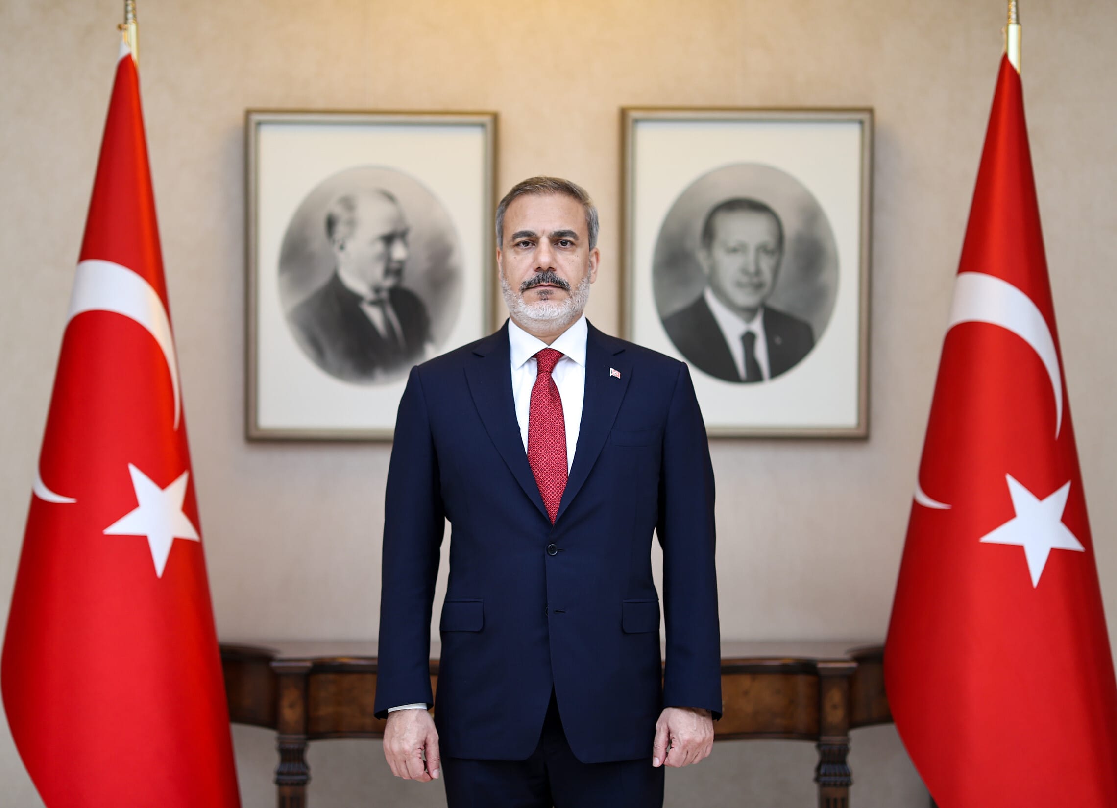 שר החוץ הנכנס של טורקיה האקאן פידן במשרדו החדש באנקרה, 5 ביוני 2023 (צילום: Murat Gök/Anadolu Agency)