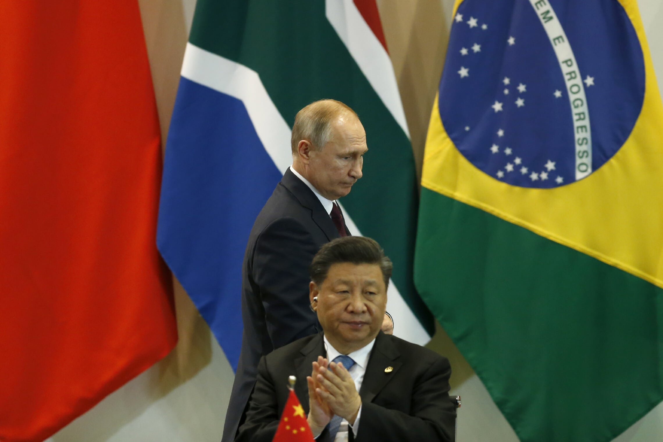 נשיא סין שי ג&#8217;ינפינג ונשיא רוסיה ולדימיר פוטין בכנס מועצת העסקים &#8220;בריקס&#8221; בברזיליה, ברזיל, יום חמישי, 14 בנובמבר, 2019 (צילום: AP Photo /Eraldo Peres)
