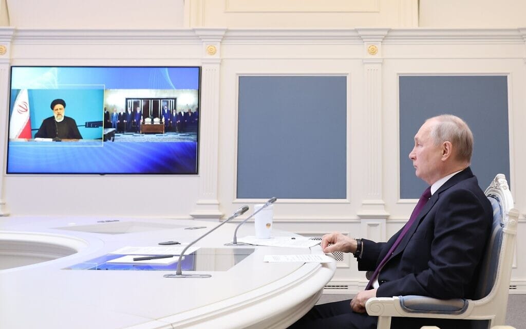 נשיא רוסיה ולדימיר פוטין בשיחת זום עם נשיא איראן אבראהים ראיסי, 17 במאי 2023 (צילום: Mikhail Klimentyev, Sputnik, Kremlin Pool Photo via AP)