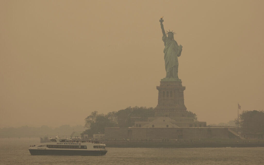 APTOPIX Canada Wildfires New York (צילום: AP Photo/Yuki Iwamura)