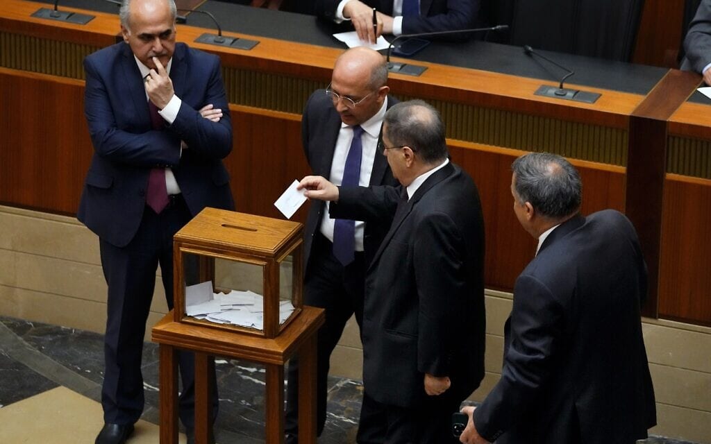 הפרלמנט הלבנוני מצביע בפעם ה־12 על זהות הנשיא הבא, 14 ביוני 2023 (צילום: AP Photo/Hassan Ammar)