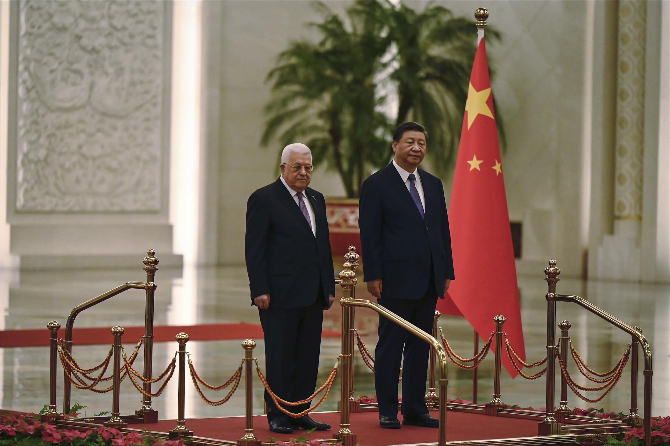 נשיא סין שי ג'ינפינג ויו"ר הרשות הפלסטינית מחמוד עבאס בבייג'ינג, 14 ביוני 2023 (צילום: ade Gao/Pool Photo via AP)