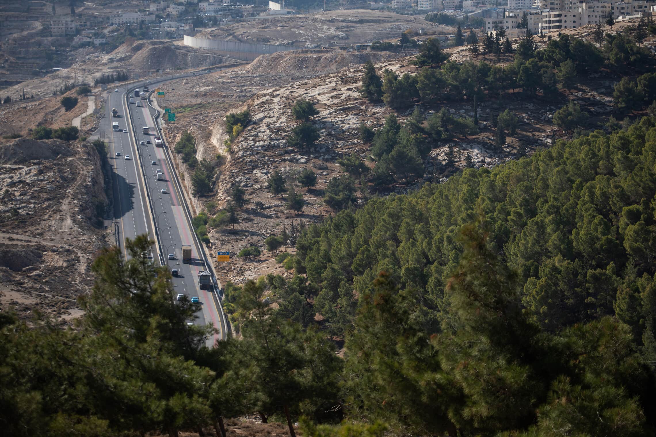 כביש 1 בשטח E1 שבגדה המערבית, בין מעלה אדומים לירושלים (צילום: הדס פרוש, פלאש 90)