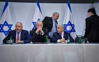 ראשי סיעות באופוזיציה – מרב מיכאלי, מנסור עבאס, יאיר לפיד, בני גנץ ואביגדור ליברמן, 16 במרץ 2023 (צילום: אבשלום ששוני/פלאש90) ראשי סיעות באופוזיציה – מרב מיכאלי, מנסור עבאס, יאיר לפיד, בני גנץ ואביגדור ליברמן, 16 במרץ 2023 (צילום: אבשלום ששוני/פלאש90)