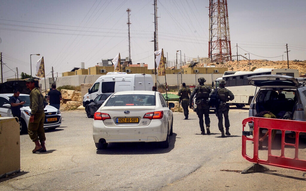 חיילים בבסיס הר חריף ליד גבול מצרים. שלושה לוחמים נהרגו בתקרית ירי סמוך לגבול. 3 ביוני 2023 (צילום: Dudu Greenspan/Flash90) חיילים בבסיס הר חריף ליד גבול מצרים. שלושה לוחמים נהרגו בתקרית ירי סמוך לגבול. 3 ביוני 2023 (צילום: Dudu Greenspan/Flash90)